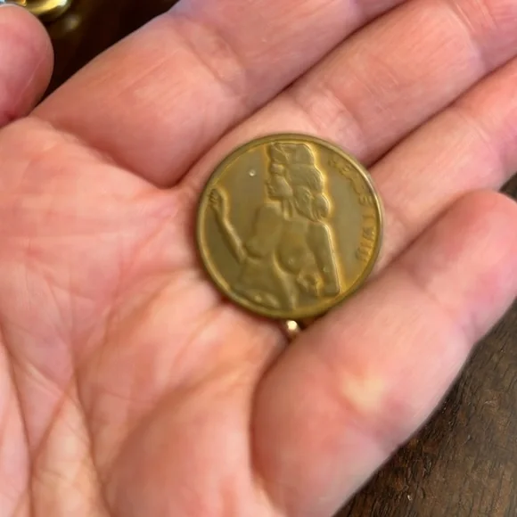 Vintage novelty coin, shiny brass Heads I win, Tails You Lose. 1960's - Picture 3 of 4
